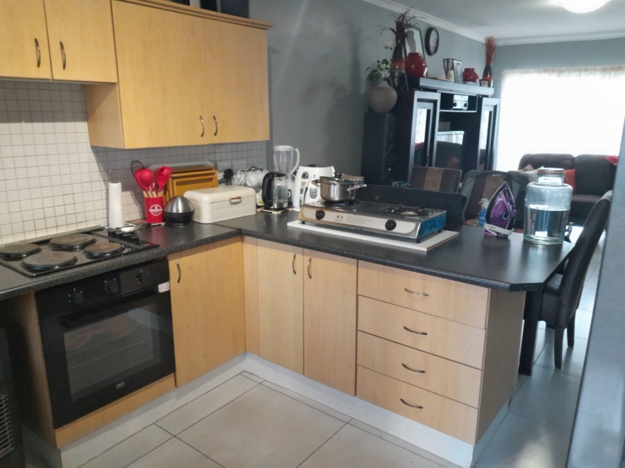 To Let 2 Bedroom Property for Rent in Morgenster Heights Western Cape